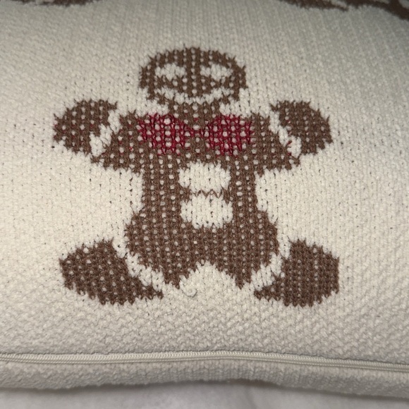 Cupcakes And Cashmere Christmas Gingerbread Pillow - Picture 4 of 8